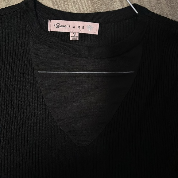 Black mesh /sheer sleeve, v neck sweater. Size small - Picture 5 of 5